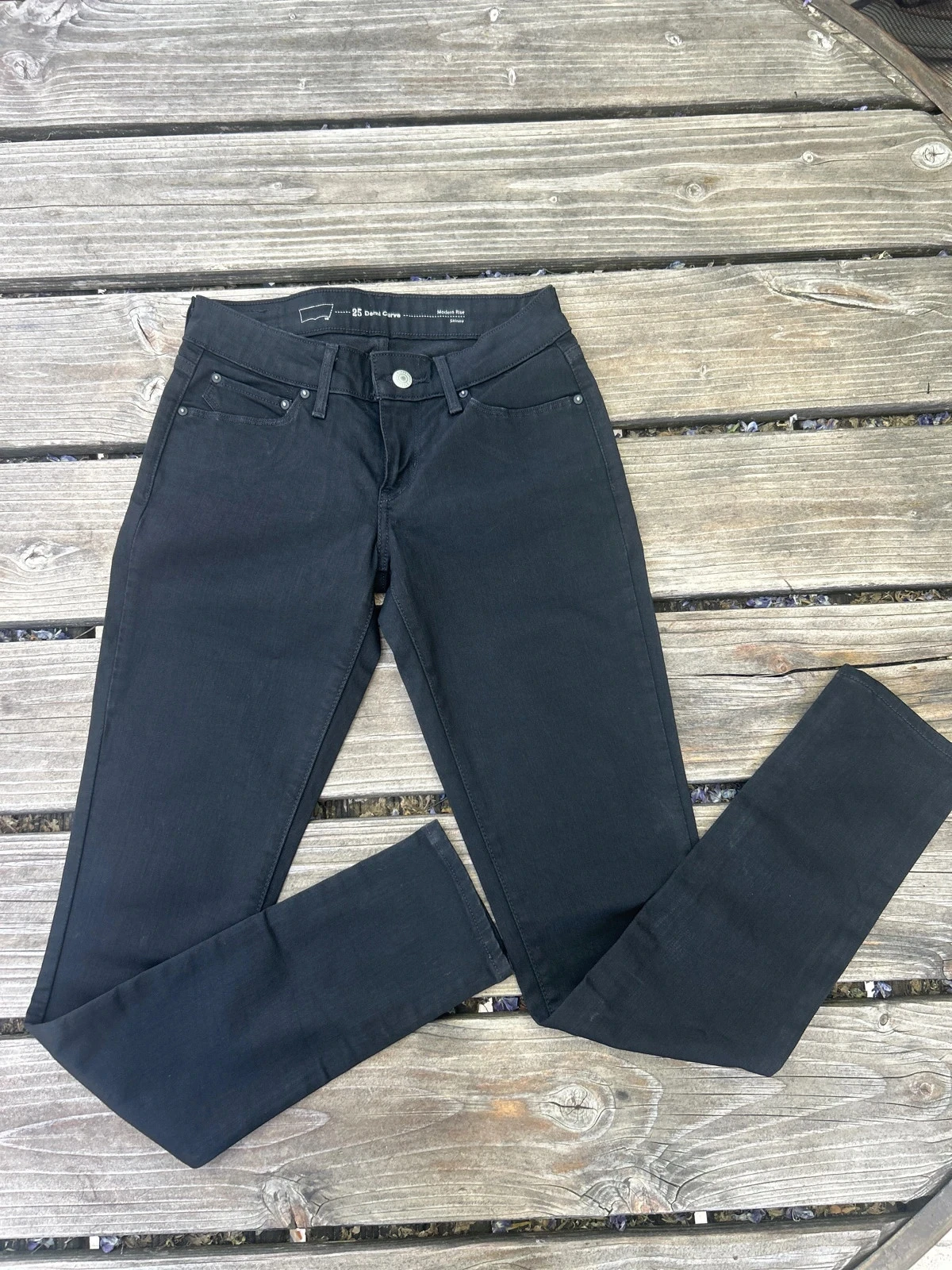 Jean Levi's neuf taille W25 L32 Modèle 247